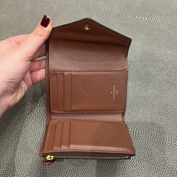 LOUIS VUITTON wallet - Picture 7 of 12